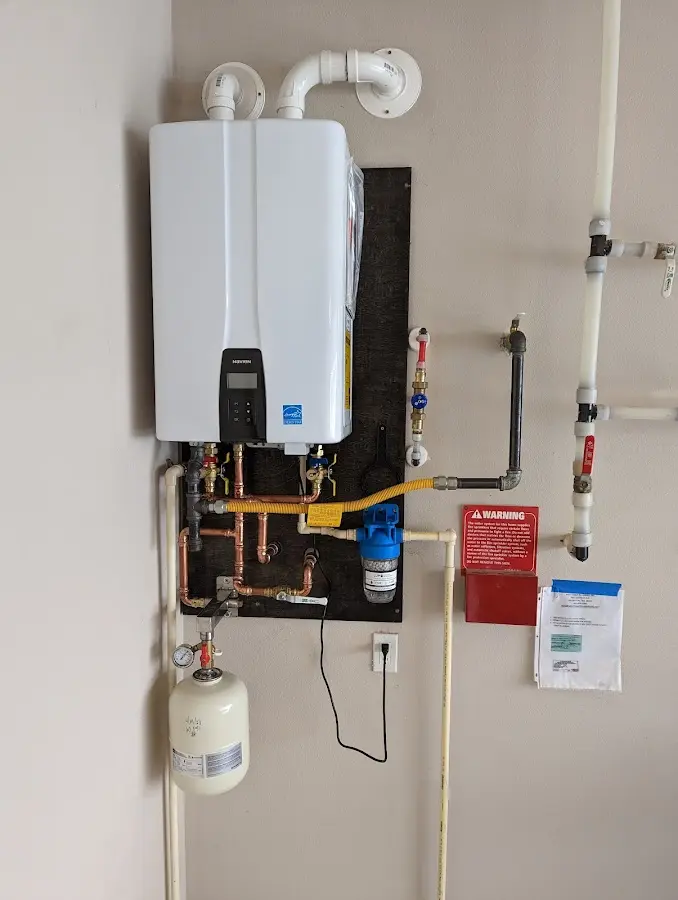 Professional plumber installing copper piping in a Bethalto home